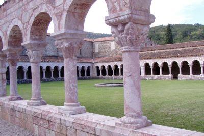 Saint-Michel-de-Cuixà, un des monastères les plus influents dans l’Europe du Xe siècle